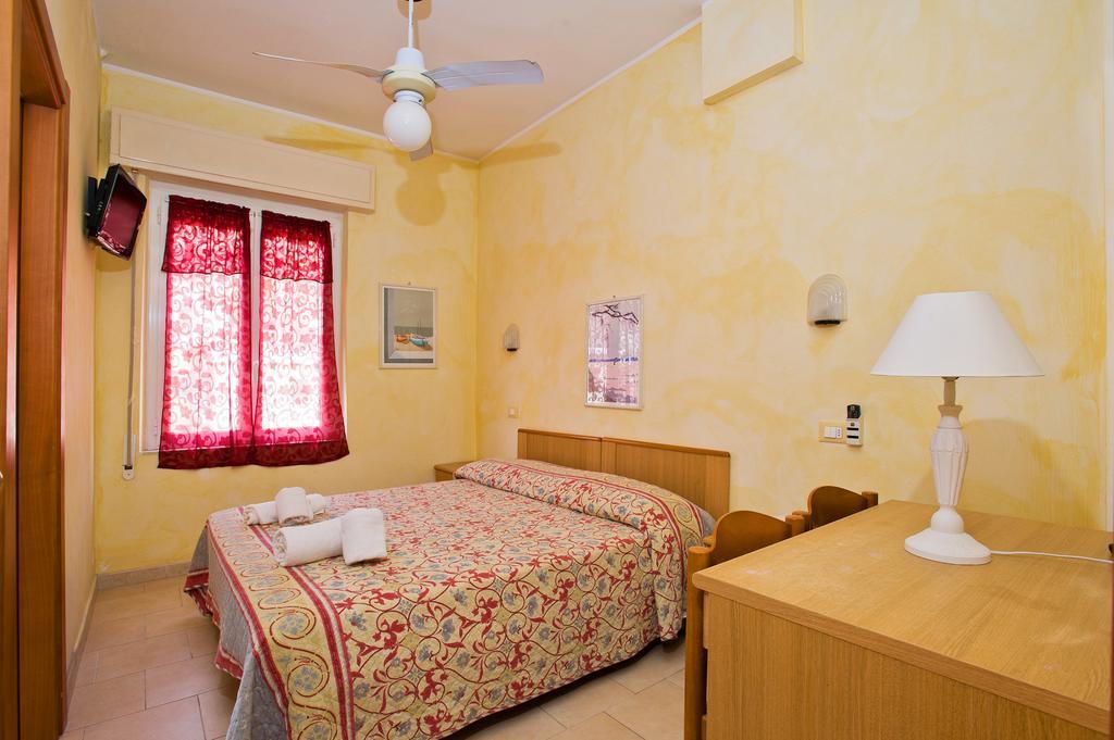 Hotel Lido Pietra Ligure Pokoj fotografie