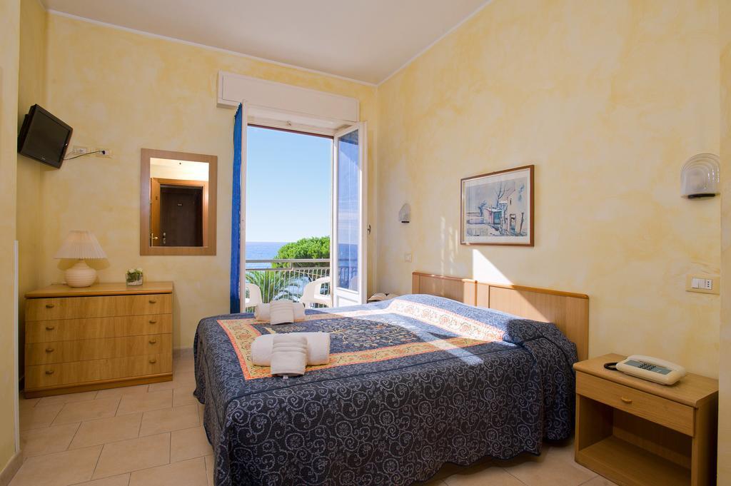 Hotel Lido Pietra Ligure Pokoj fotografie