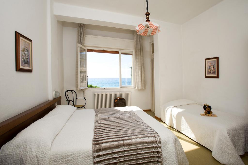 Hotel Lido Pietra Ligure Pokoj fotografie